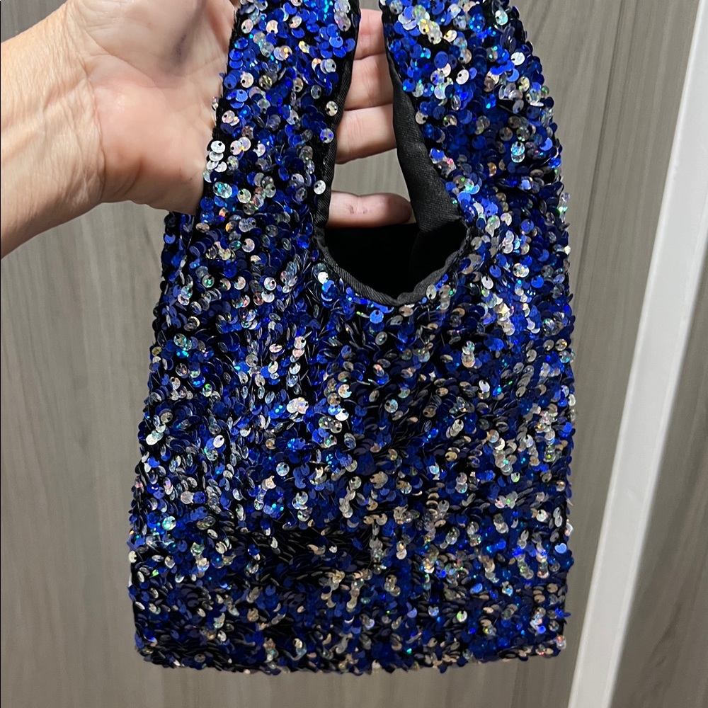 NWT ANTHROPOLOGIE Paillette sequins silver blue - Picture 2 of 15